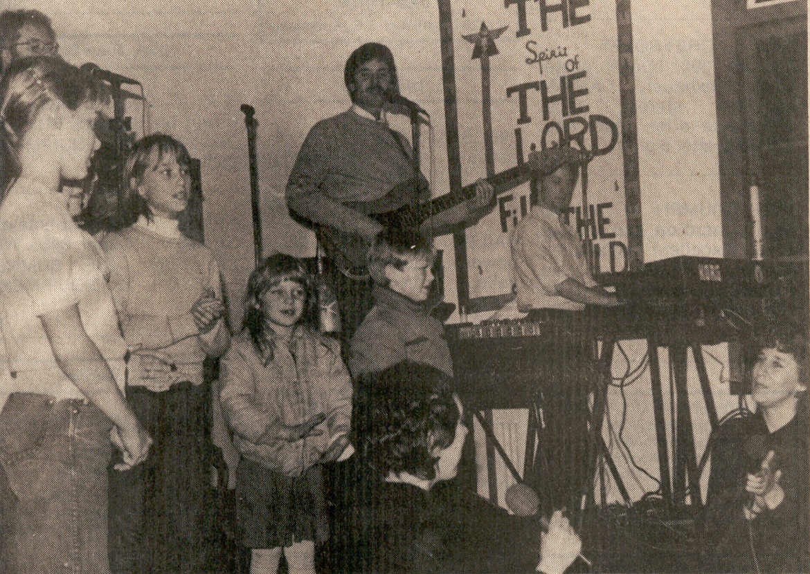 Allan Loucks on keyboards with Ellis & Lynch 1984